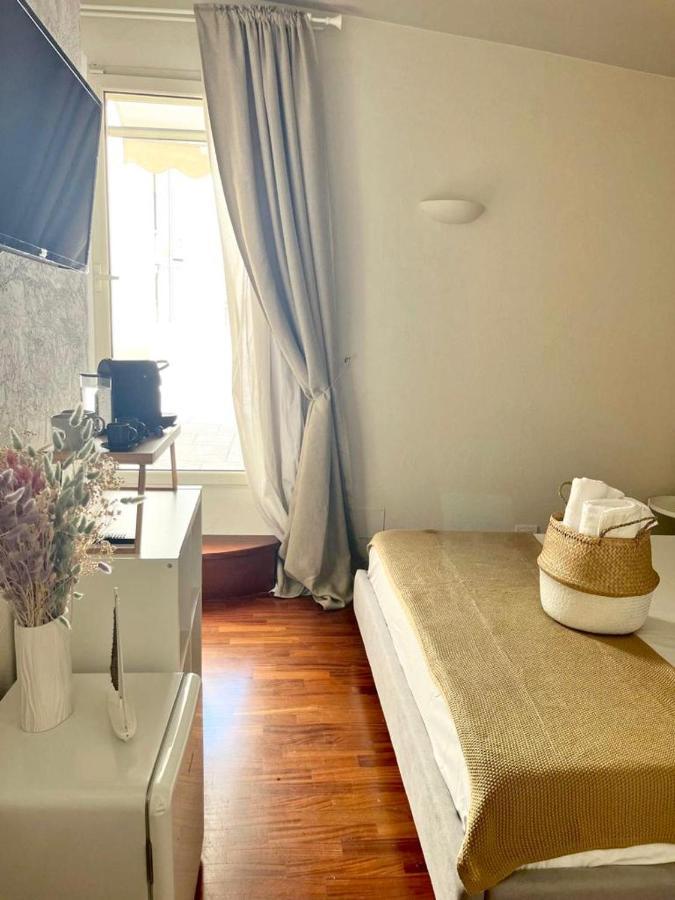 Apulia Journey - Manzoni 11 Hotel Bari Buitenkant foto