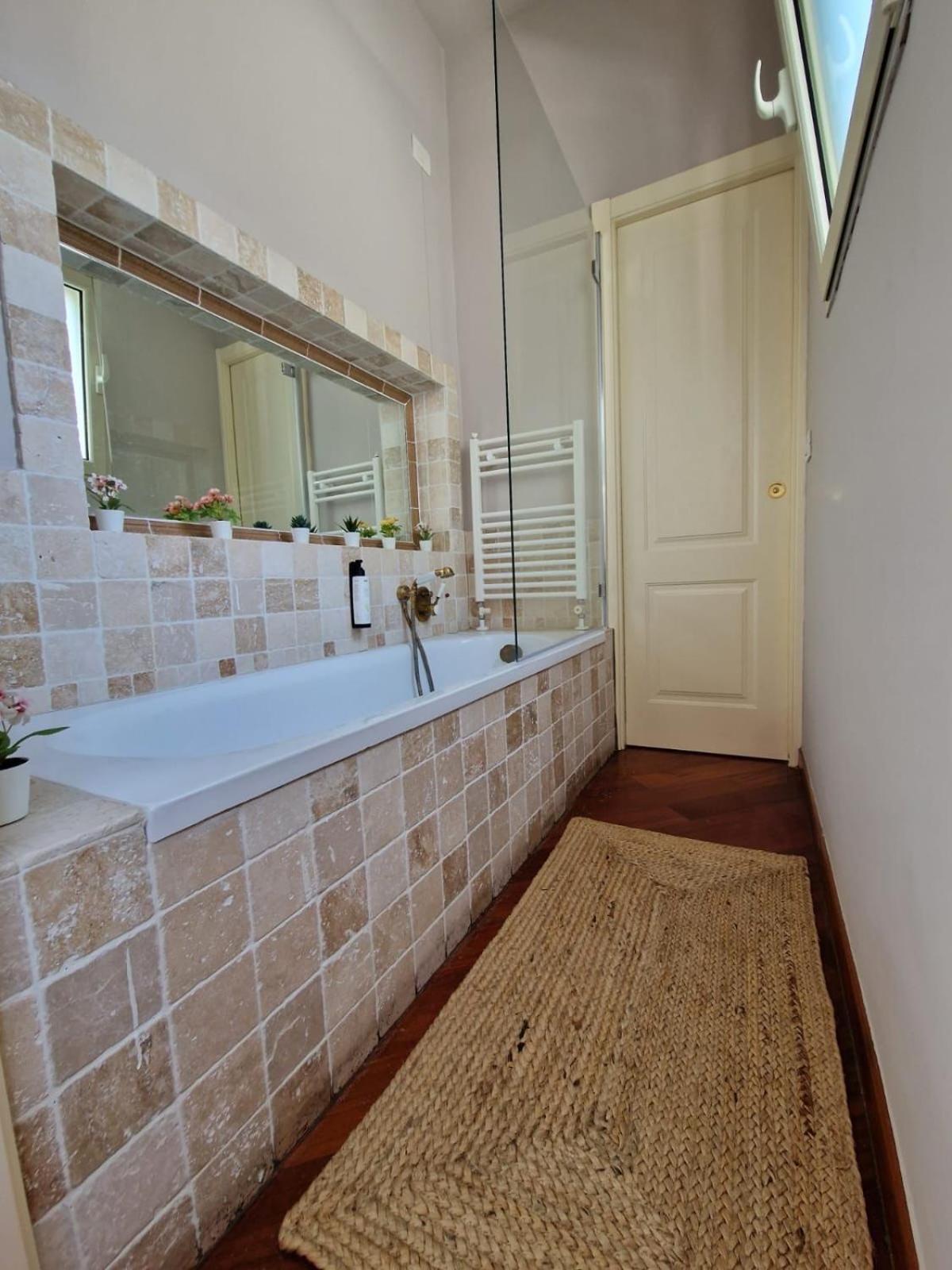 Apulia Journey - Manzoni 11 Hotel Bari Buitenkant foto
